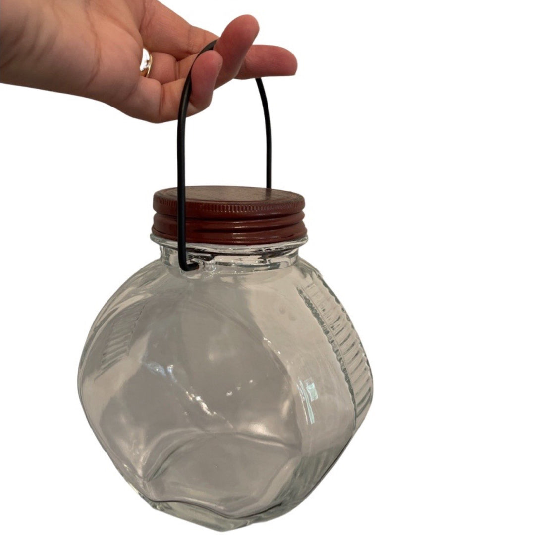 Old jar w lid