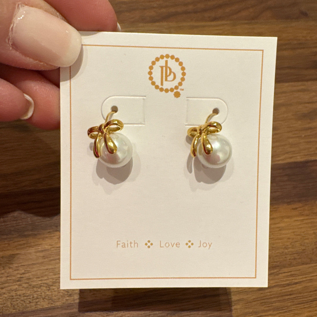 Non tarnish pearl bow earring