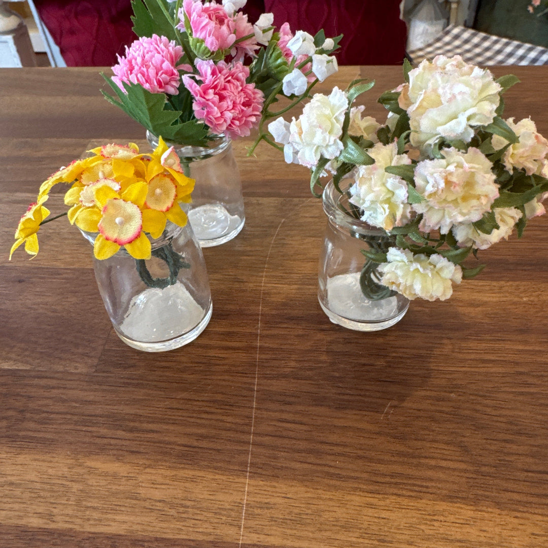 Mini creamer glass with flowers