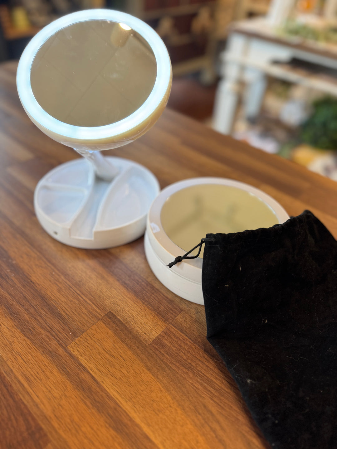 Light up travel miror