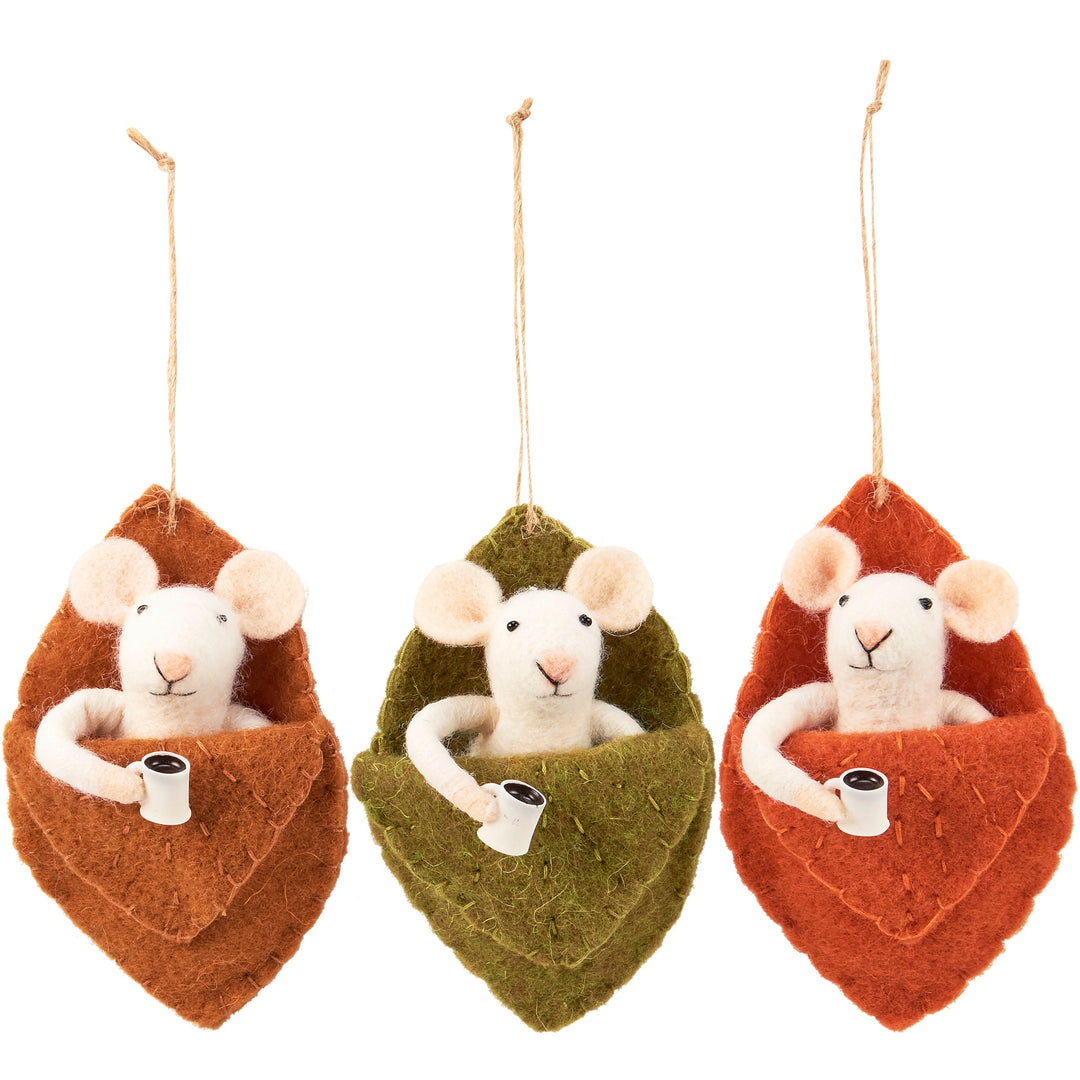 Critter- mouse in leaf
