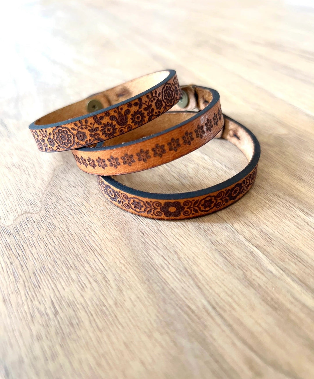 Leather bracelet thin/stackable