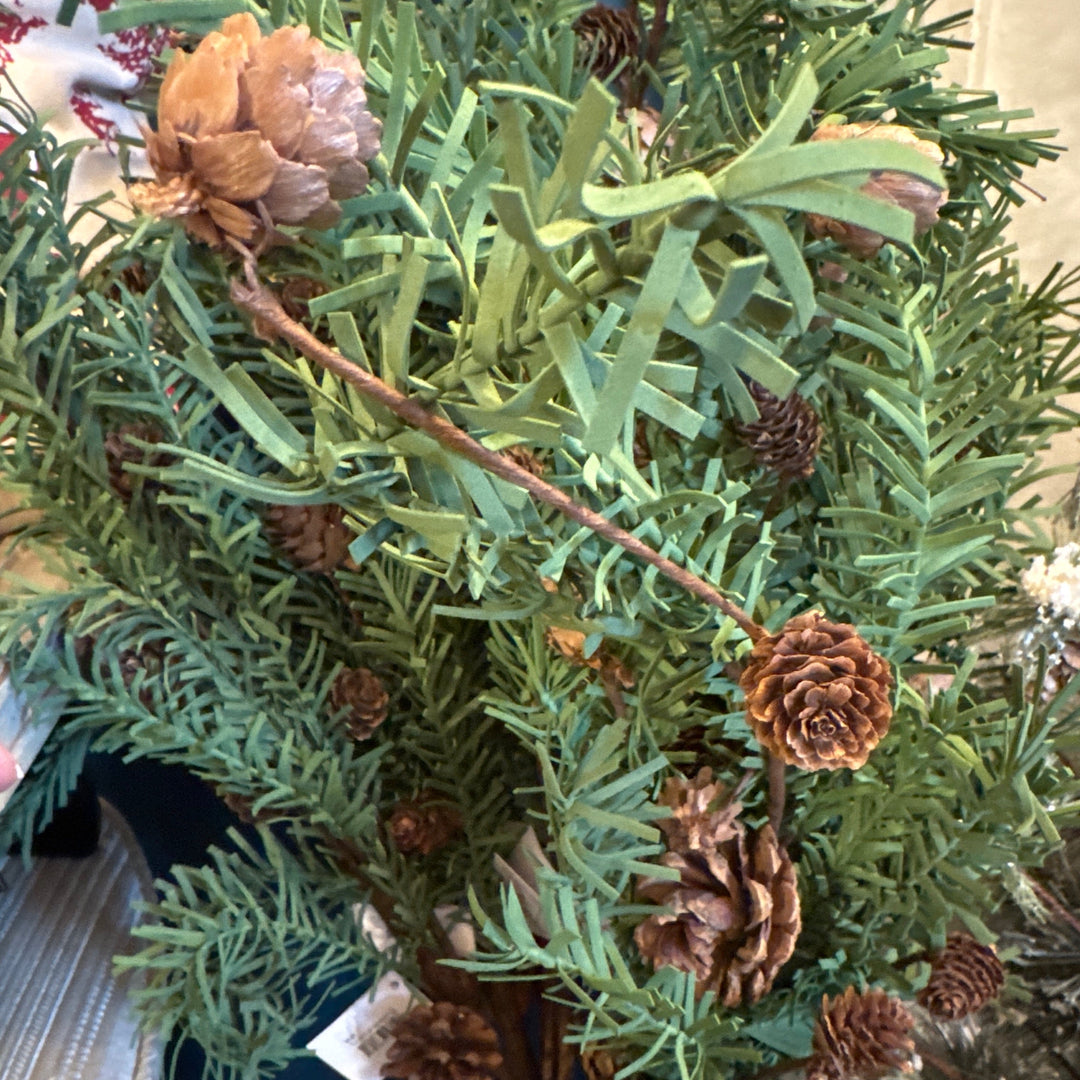 Pick pine w/pinecones