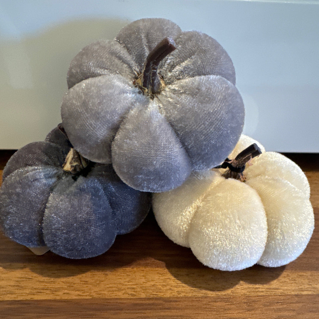 Mini velvet pumpkin