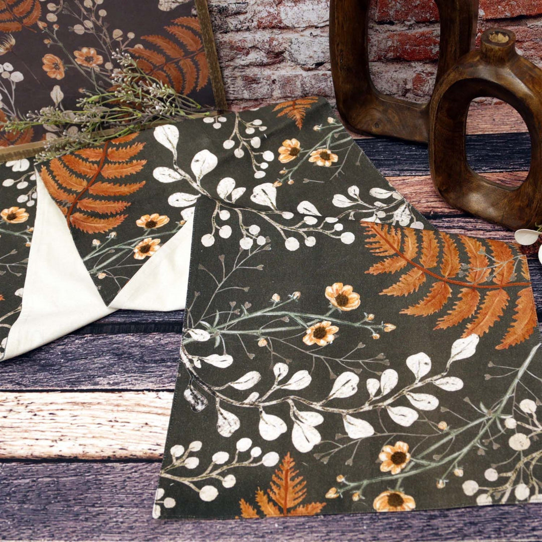 Timeless flower&fern runner