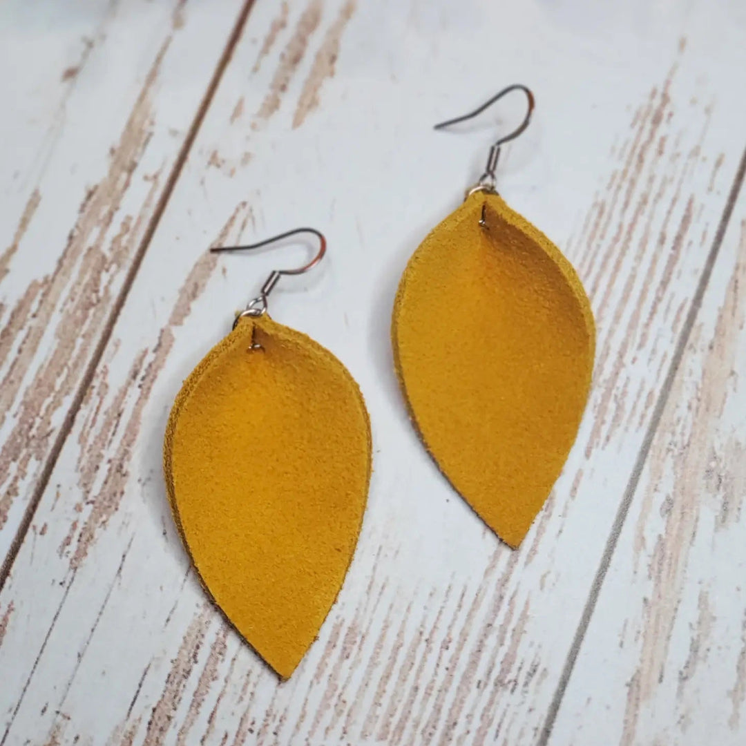 Pinched mustard smooth earrings