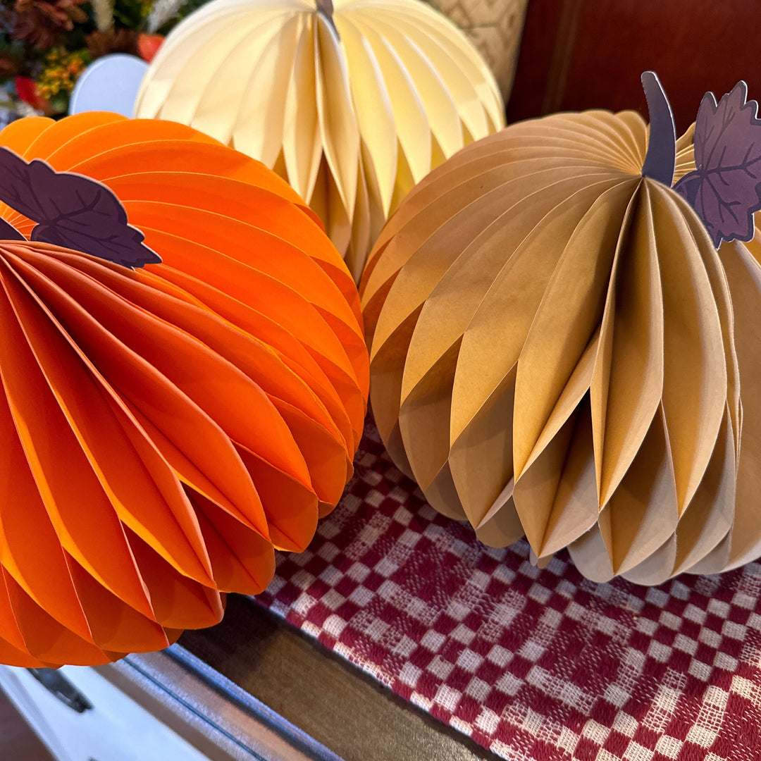 Short paper pumpkins