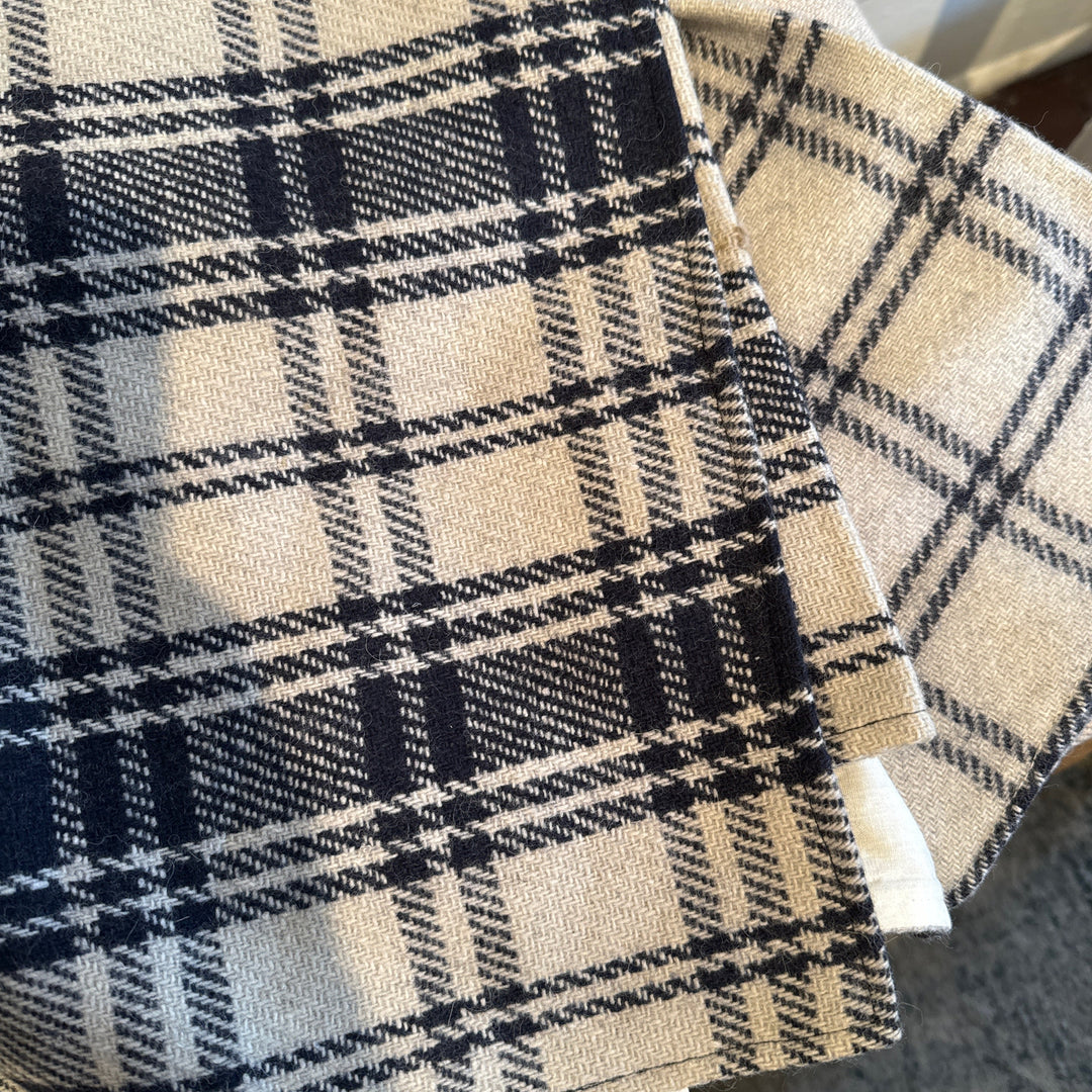 White/navy plaid runner