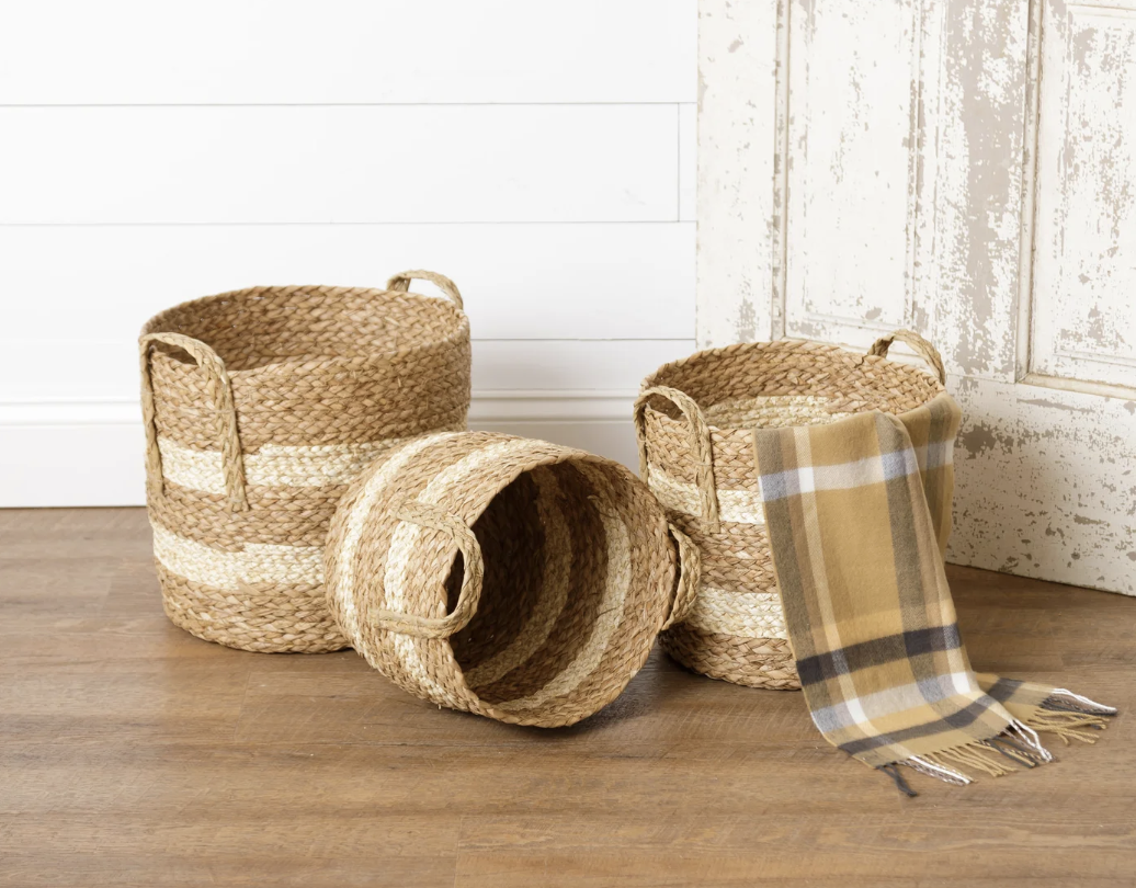Woven straw basket med