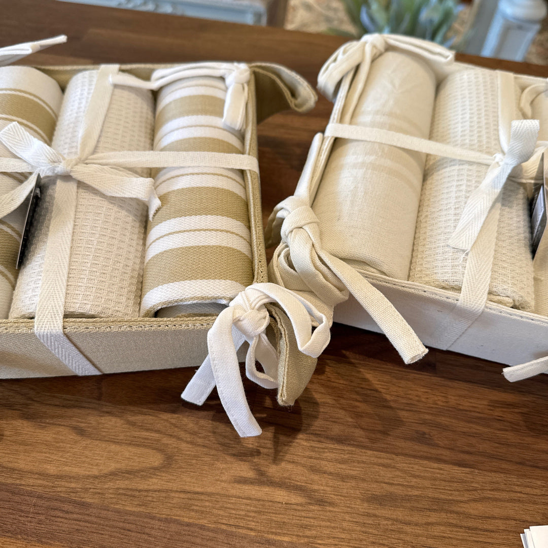 Towel set in fabric box