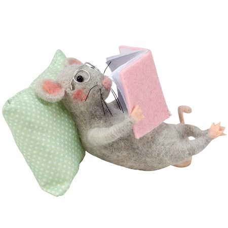 Critter reading pillow mouse