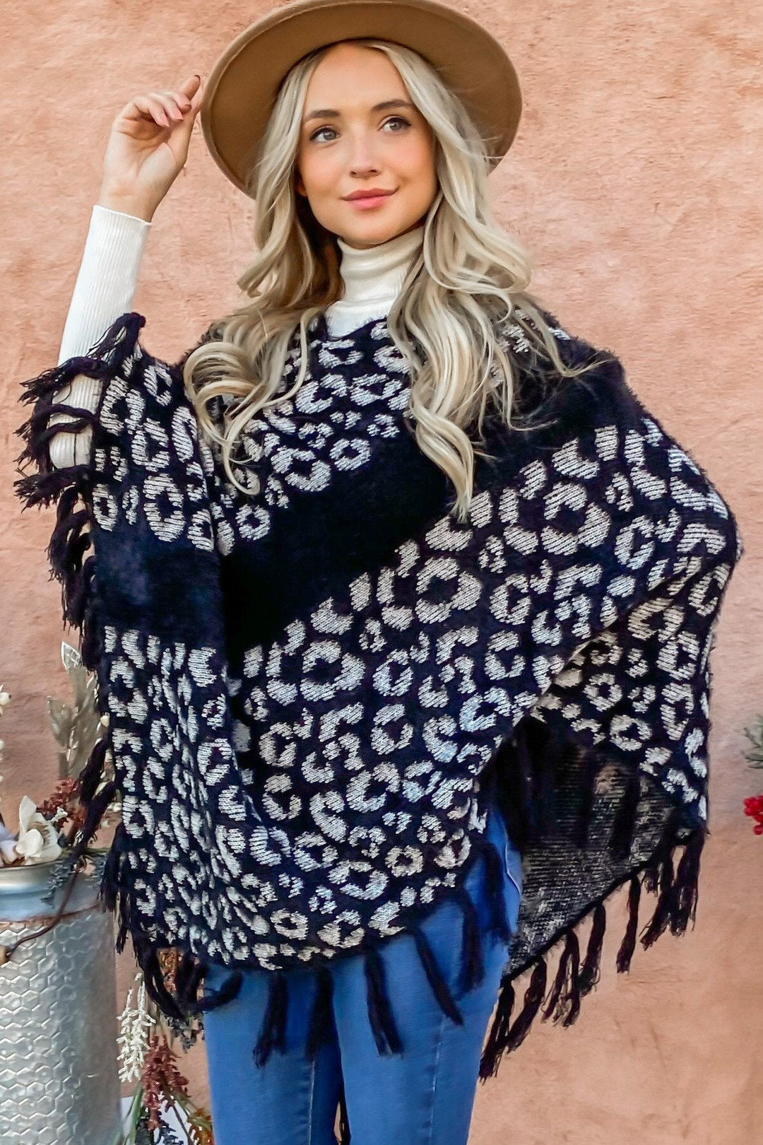 Leopard poncho black